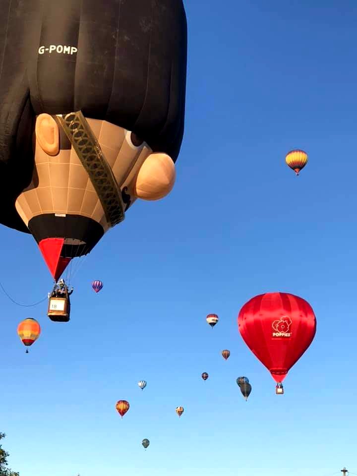 NOT MY PHOTO, I'M IN THE BASKET, Good Friday flight from Carterton