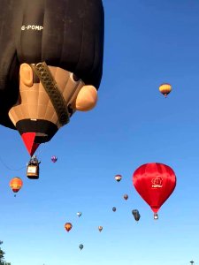 NOT MY PHOTO, I'M IN THE BASKET, Good Friday flight from Carterton