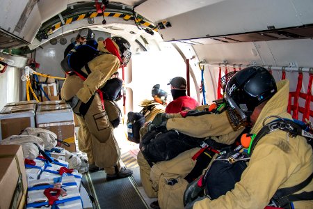 Boise smokejumper  DHS-8-106 (Dash 8) aircraft training.