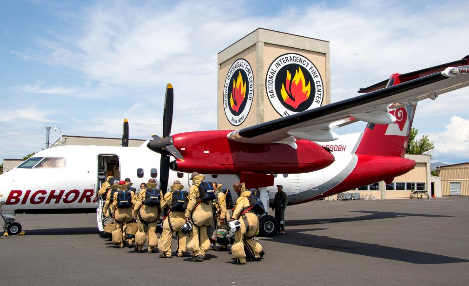 Boise smokejumper  DHS-8-106 (Dash 8) aircraft training.