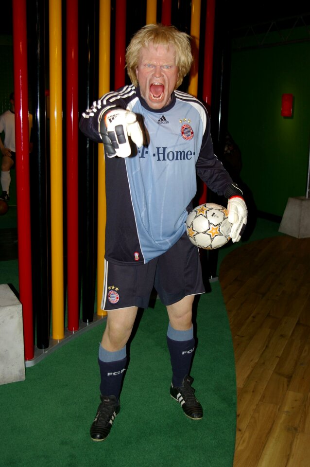 Madame tussauds kahn football