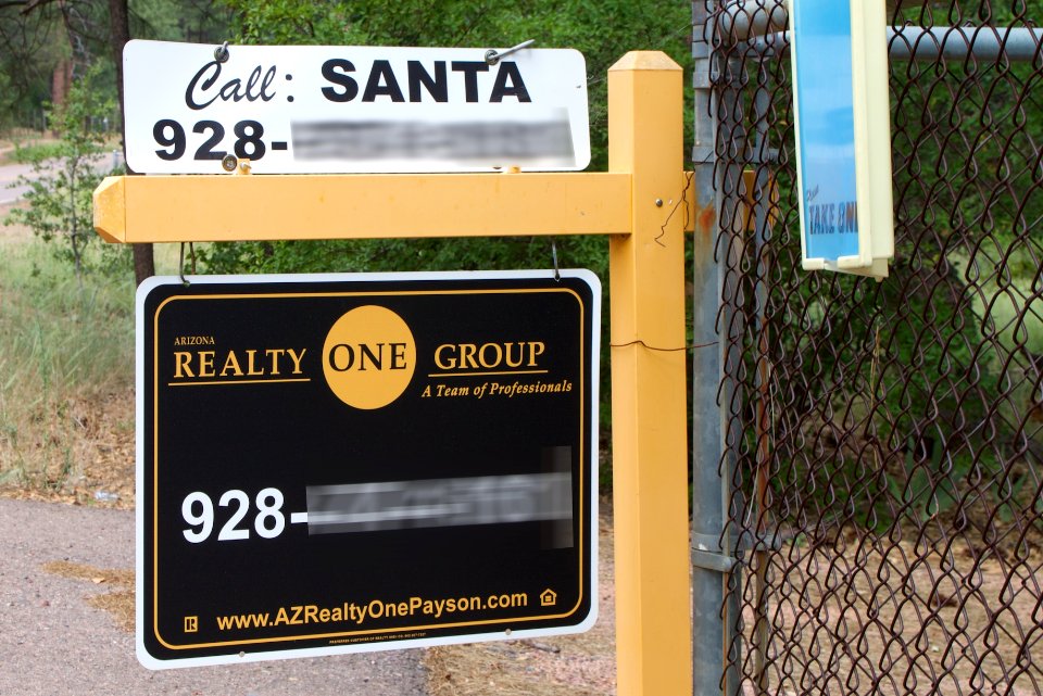 2009/365/194: The Economy Hits Everyone: Mr Claus Has a Summer Job in Arizona