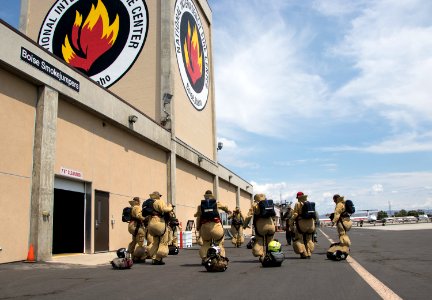 Boise smokejumper  DHS-8-106 (Dash 8) aircraft training.
