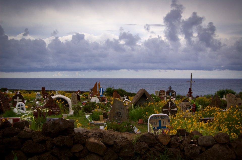 Hanga Roa graves