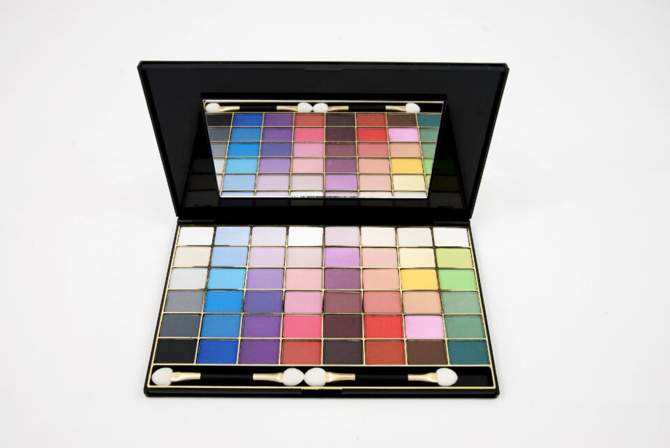 Palette colors embellishment