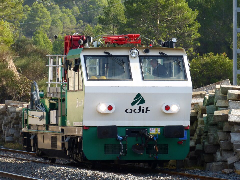 Maintenance pathways train