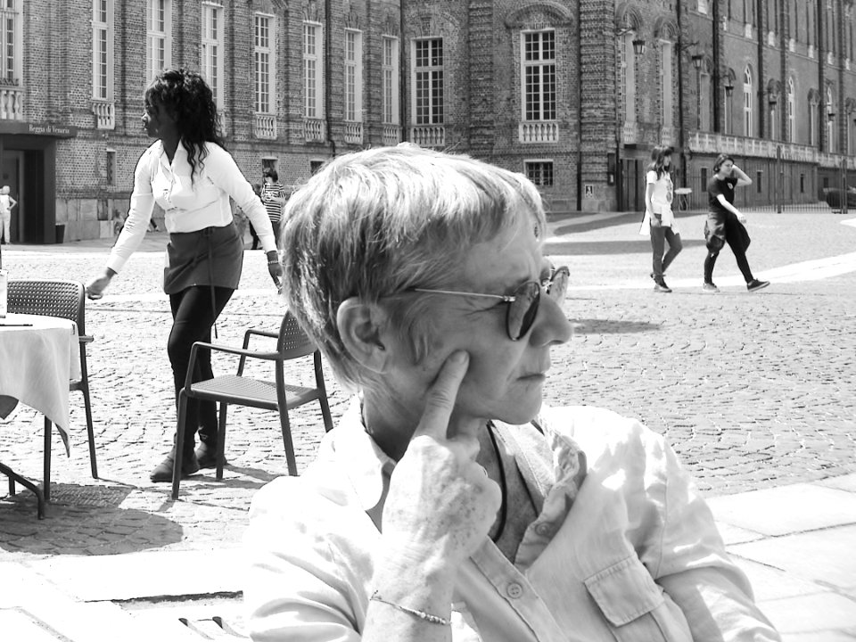 Martine, waitress and the tourists