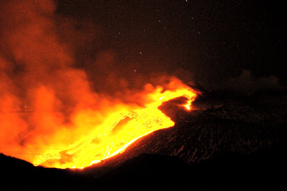 Etna Volcano Paroxysmal Eruption Jan 12 2011 - Creative Commons by gnuckx