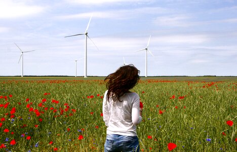 Maki wind girl in a field photo