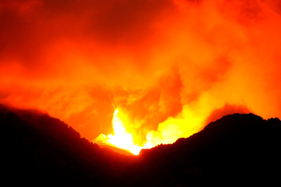 Etna Volcano Paroxysmal Eruption July 30 2011 - Creative Commons by gnuckx
