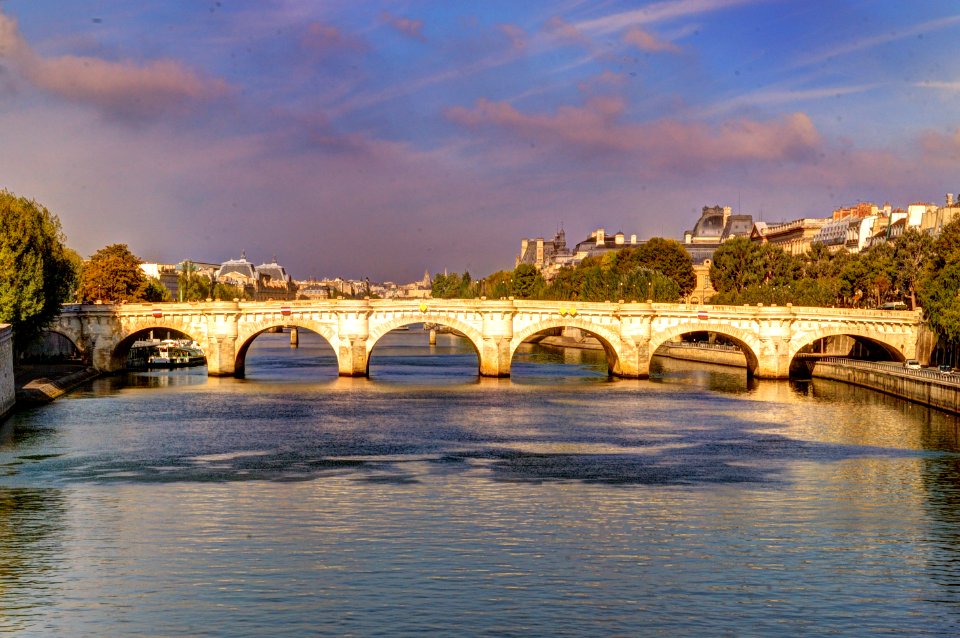 Pont Neuf Seine Paris France - creative commons by gnuckx