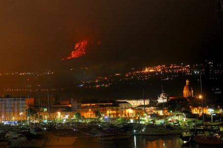 Etna Volcano Paroxysmal Eruption July 30 2011 - Creative Commons by gnuckx photo