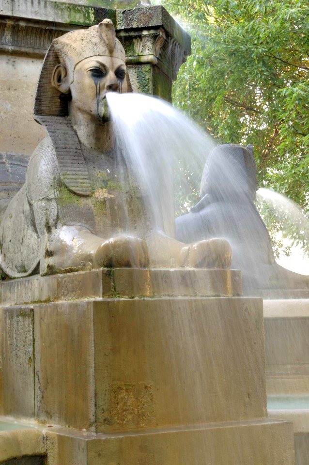 Fontaine du Palmier Paris France - creative commons by gnuckx