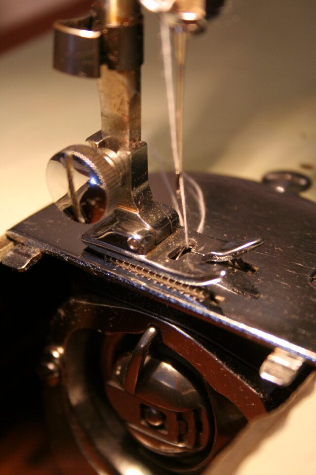 Bobbin case bobbin needle