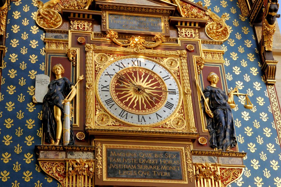 Palais de l'orloge Paris France - creative commons by gnuckx