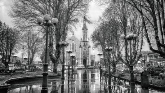 Lluvia en Plaza de Armas de Castro - Chiloé - Chile. photo