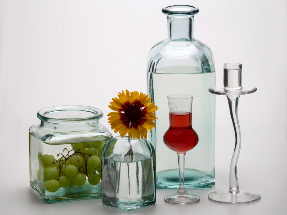 Wine glass deco grapes