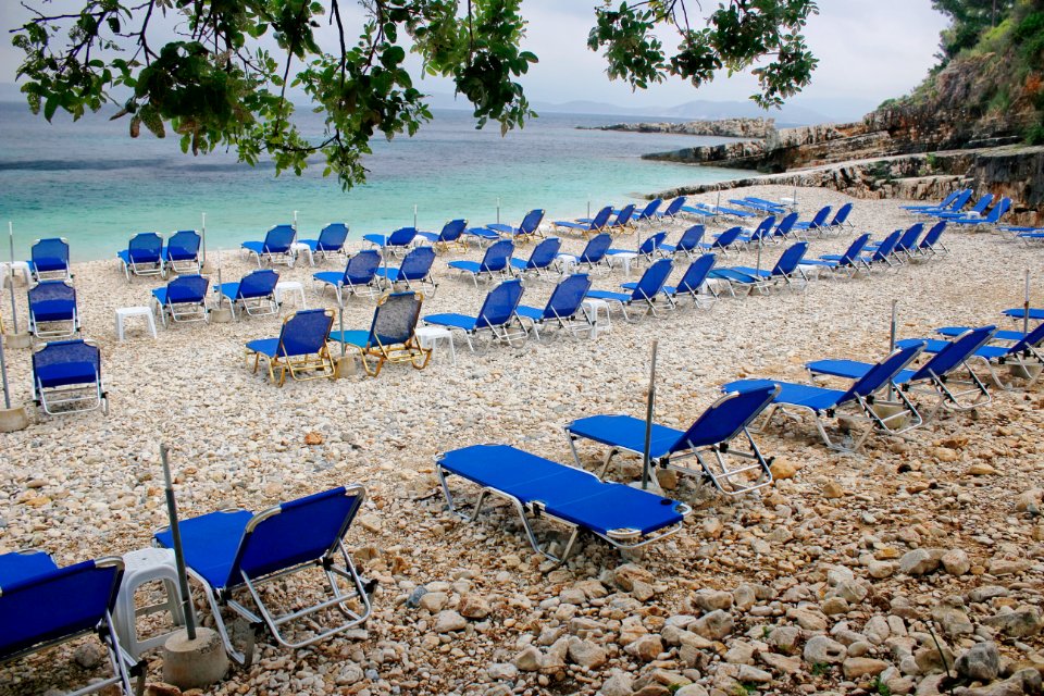 No reserved loungers