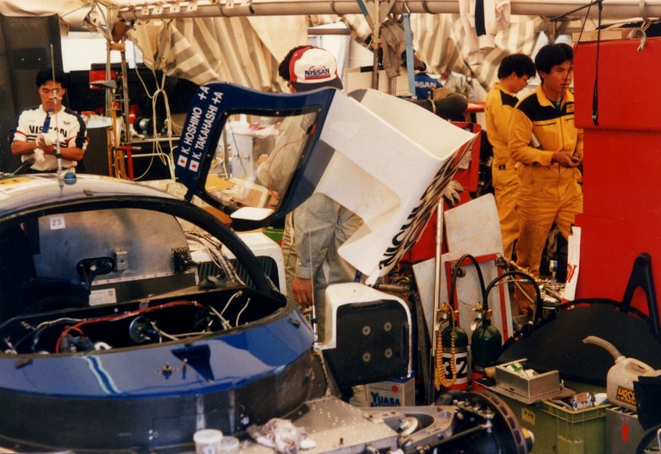1987-stand Nissan 01