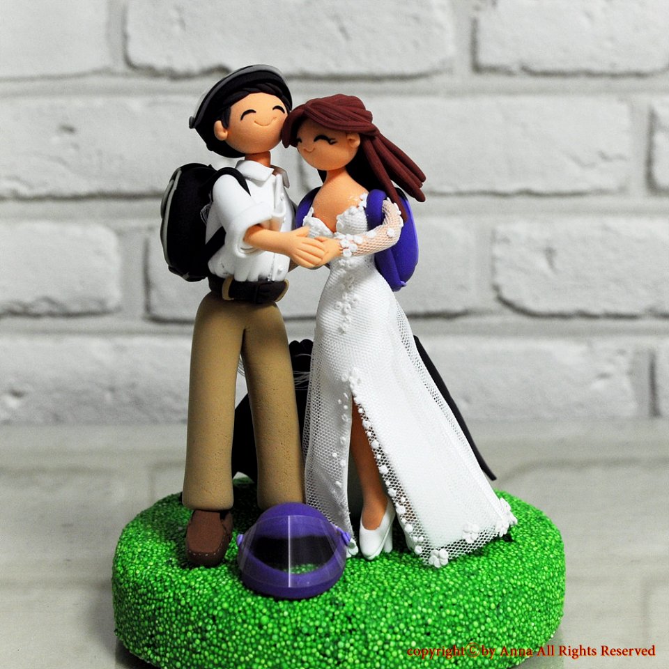 Sky Diving couple wedding topper