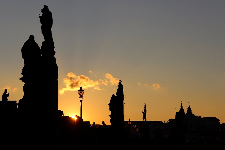 Night statuary bridge