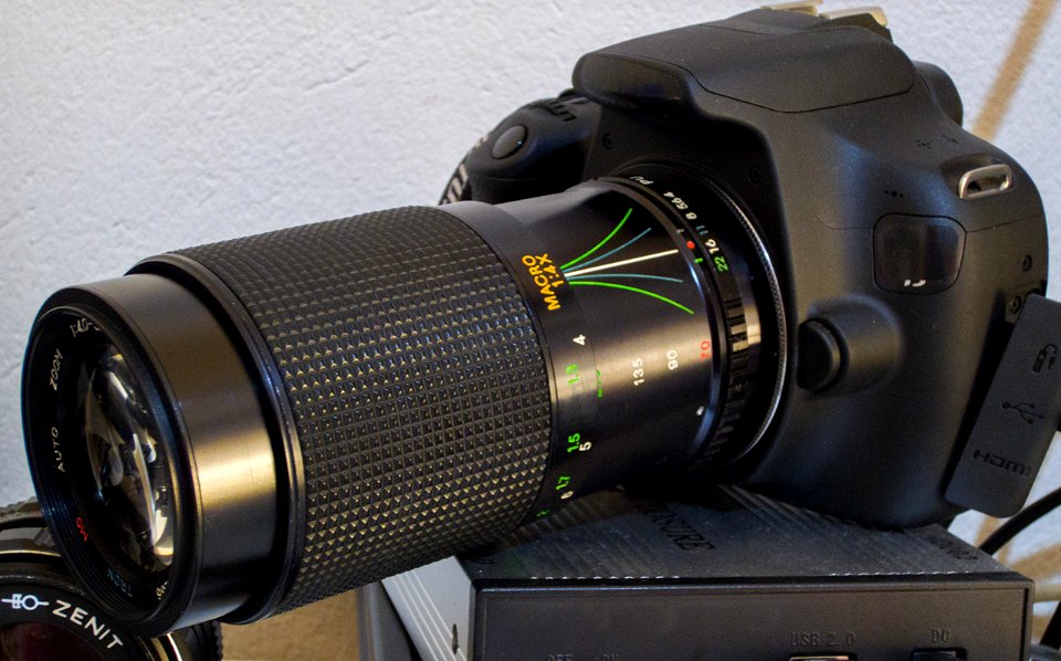 Canon T5 e TRON MC AUTO ZOOM 1:4.0-5.6 F=70-210MM