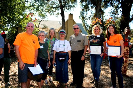 Mayor of Pasadena presents award to U.S. Fish and Wildlife Service photo