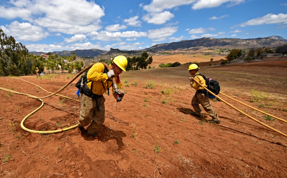 Firefighters Wilson and Zamora perform single hoselay (Lisa Cox/USFWS)