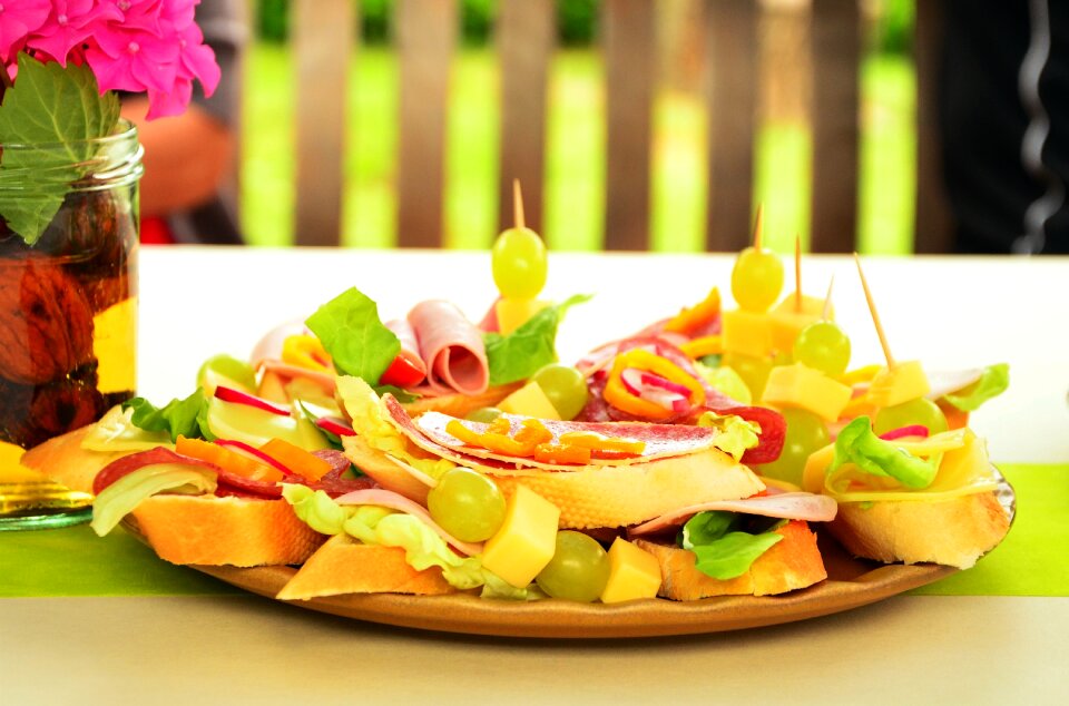 Eat occupied garden party