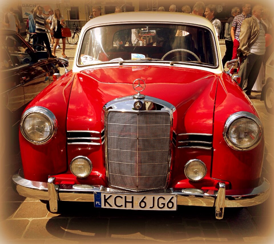 Mercedes transport red