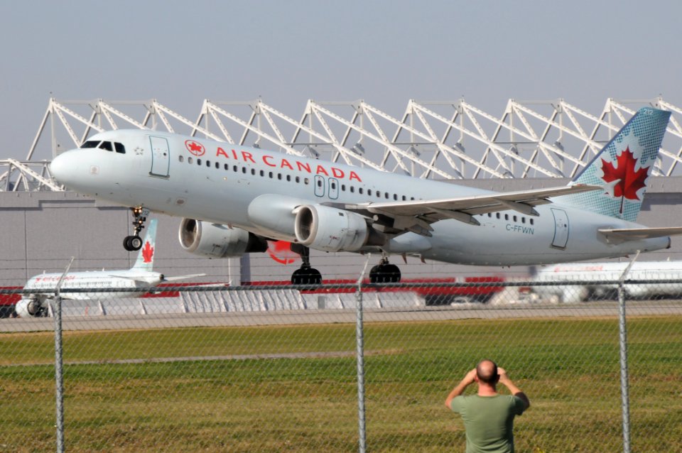 Takeoff at Trudeau Airport - Free photos on creazilla.com