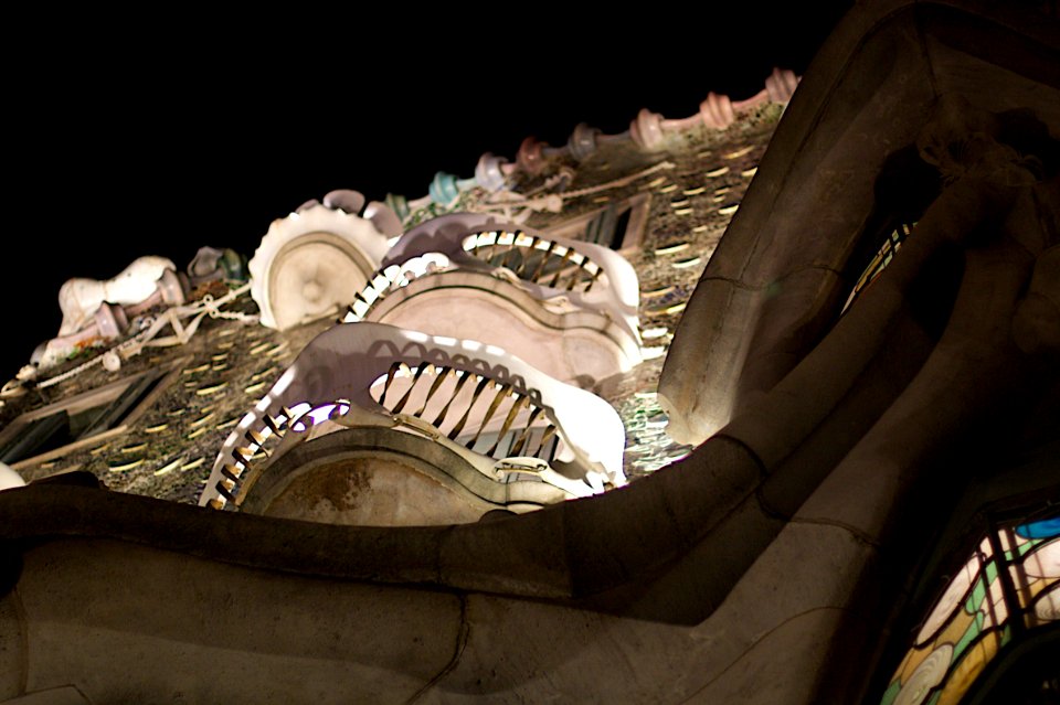 Mask-Like Balconies
