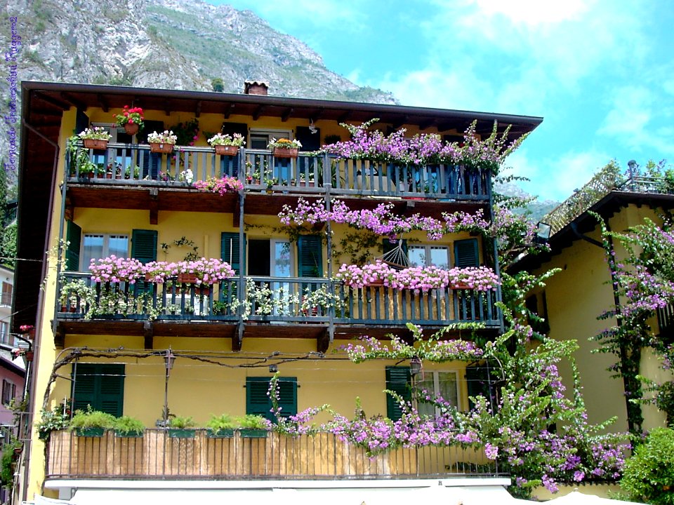 Limone Piazza Giuseppe Garibaldi "la Perla sul Lago di Garda" Brescia Lombardia Italia