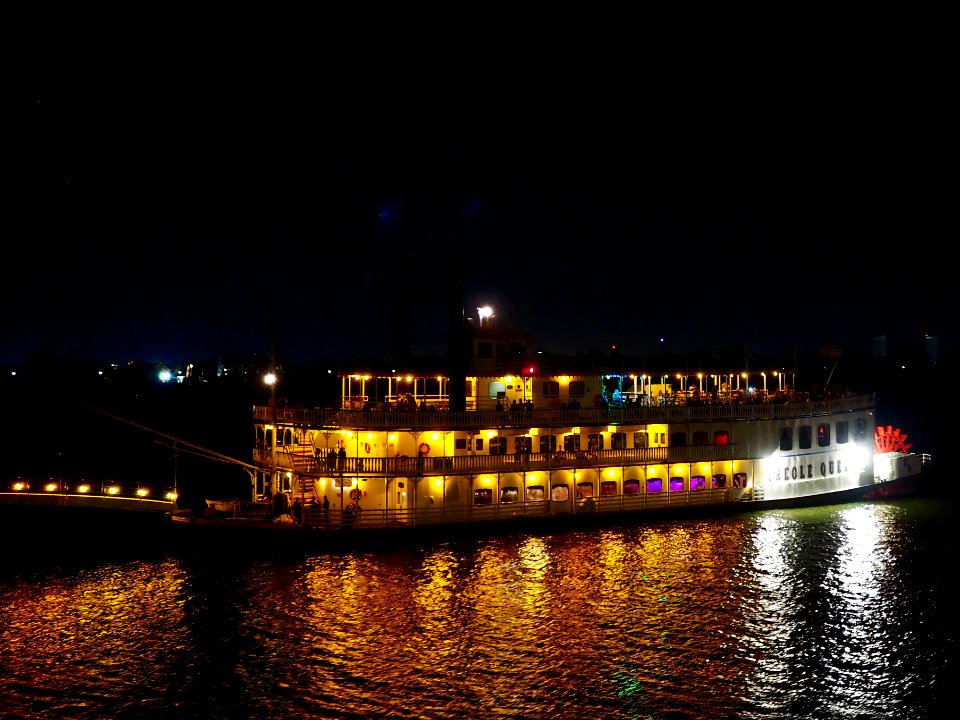 2-10824 New Orleans and. a steam boat dinner