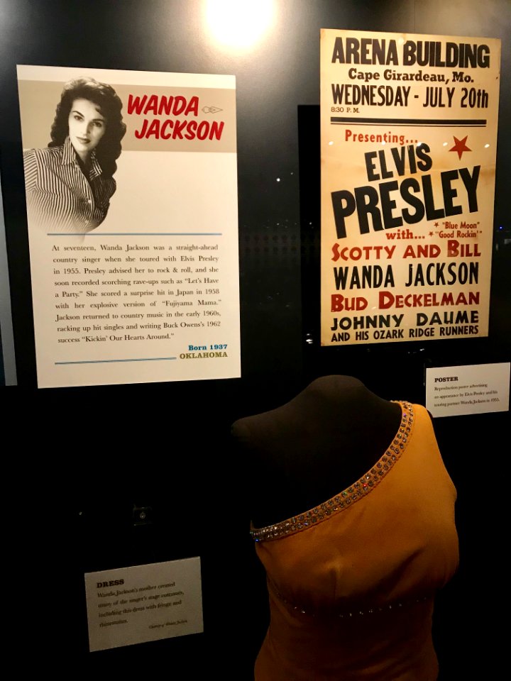 2180821 Nashville country music hall of fame museum