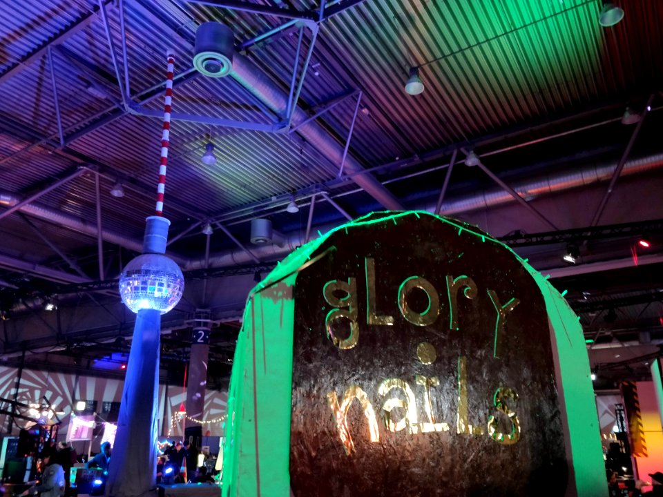 36c3-GloryNailsHole
