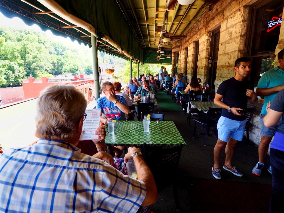 Eureka Springs Basin Park restaurant