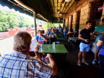 Eureka Springs Basin Park restaurant