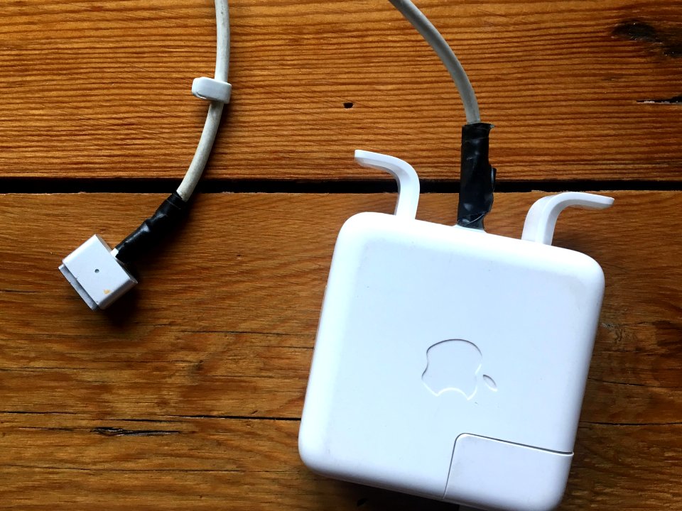 Apple Power Cord Double Fray Powerless