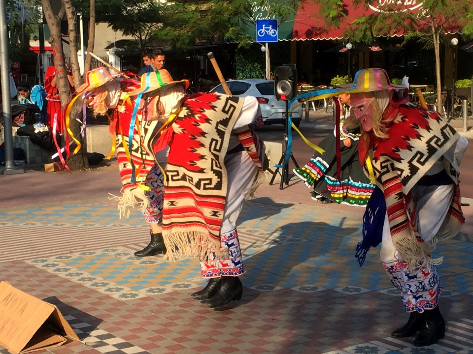 Dancers on Chapultapec