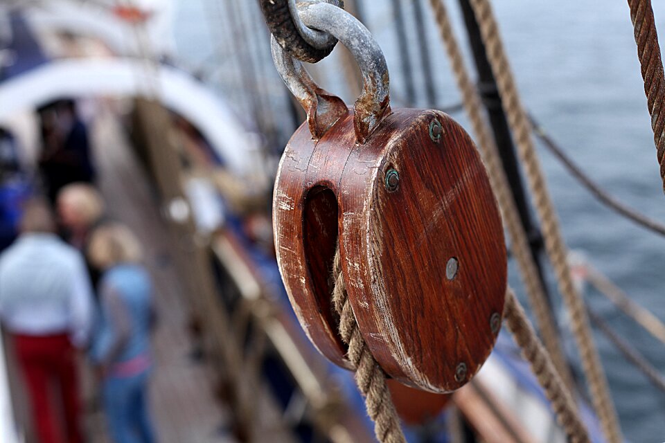 Harness lines sail water sea