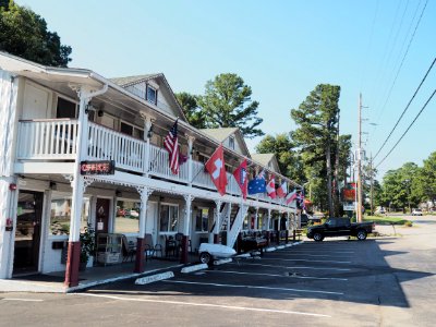 Eureka Springs, Trails Inn
