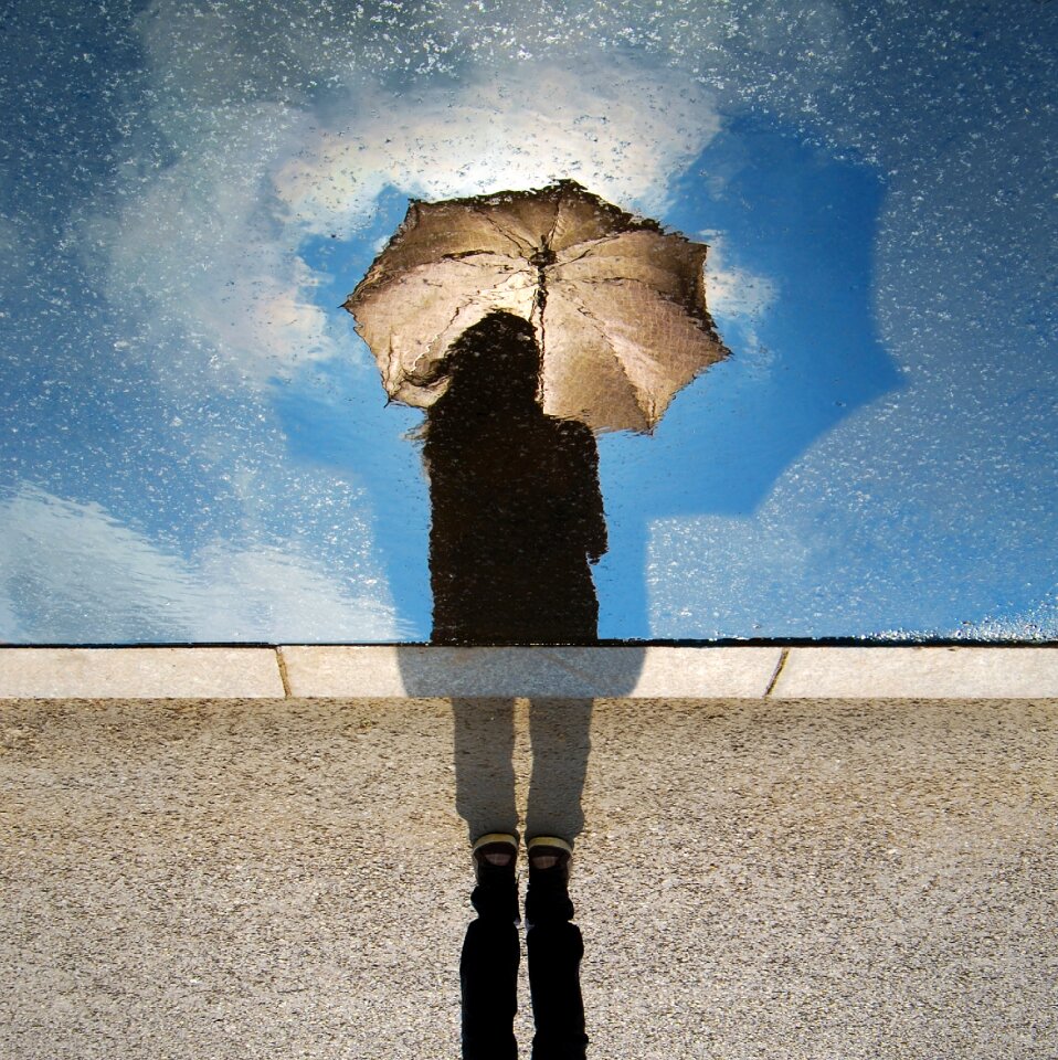 Silhouette woman water