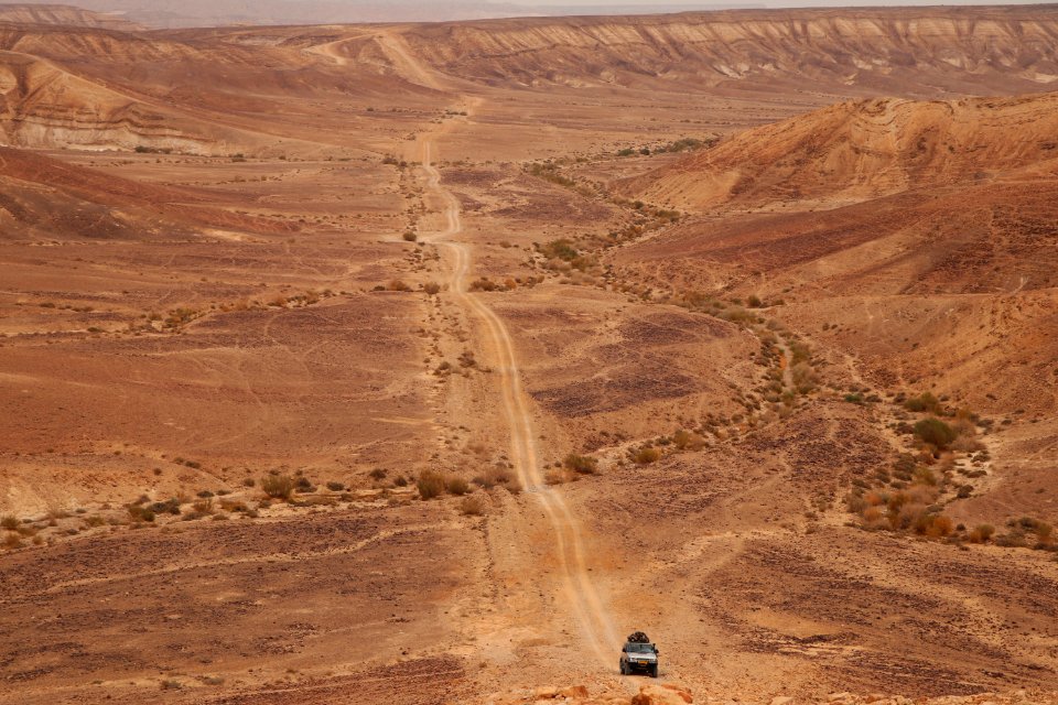 Isuzu Trooper climbing