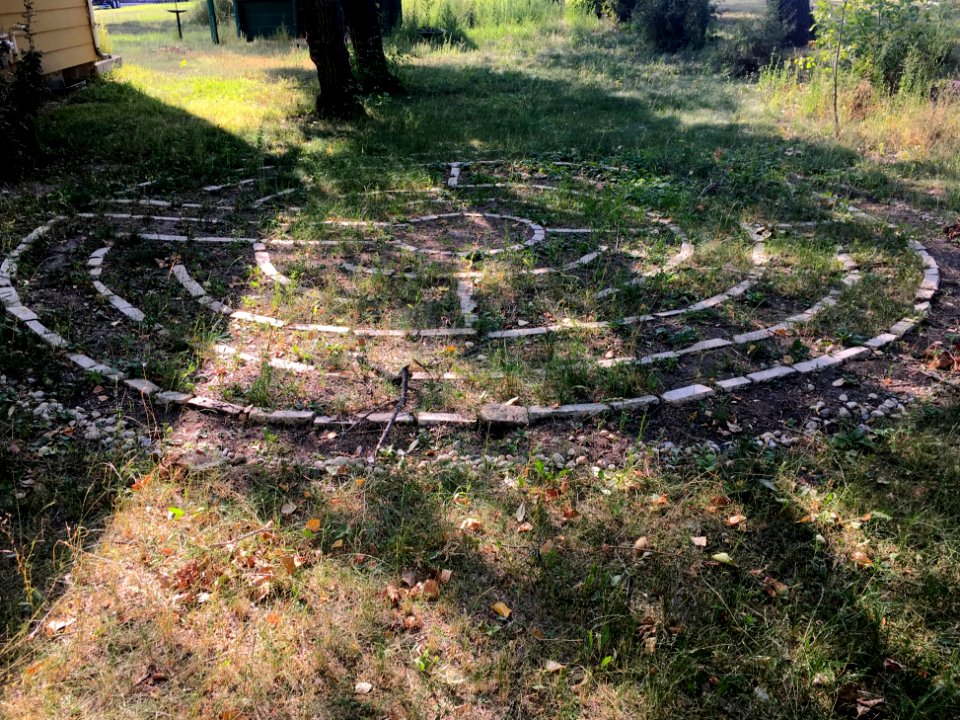 A Local Labyrinth