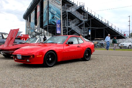 Porsche 944 photo