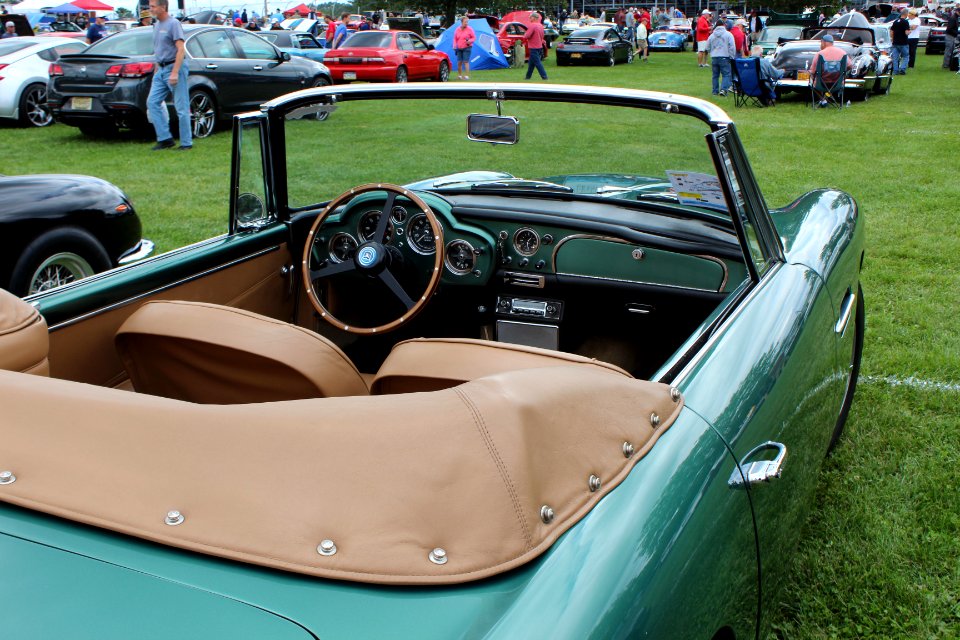 Aston Martin DB4C