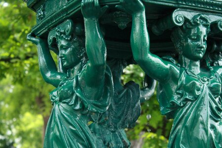 Statute green french