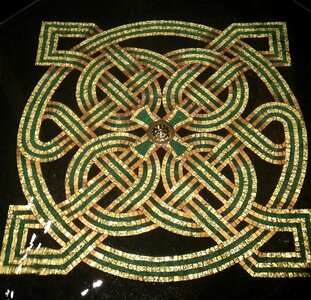 Design irish knot work
