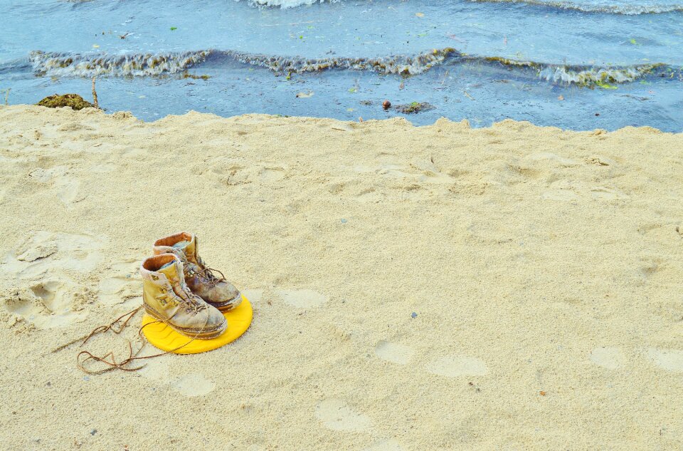 Flotsam foot-pure lonely